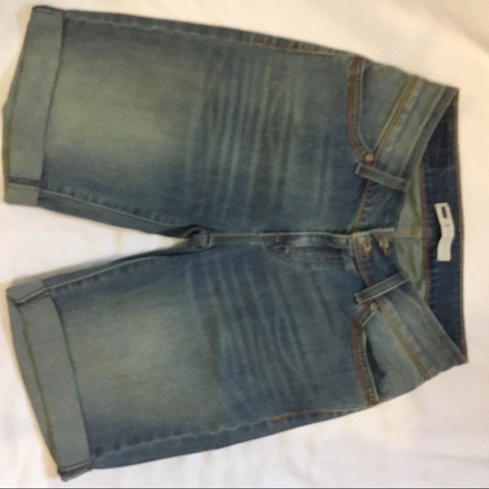 Levi shorts size 4